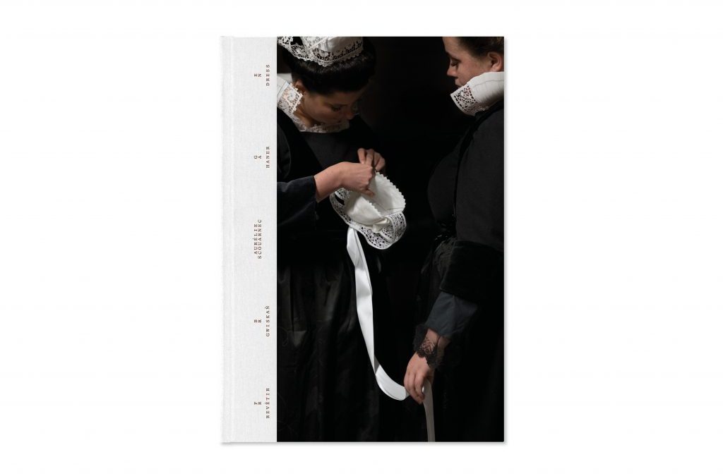 Dans la bibliothèque : Revêtir